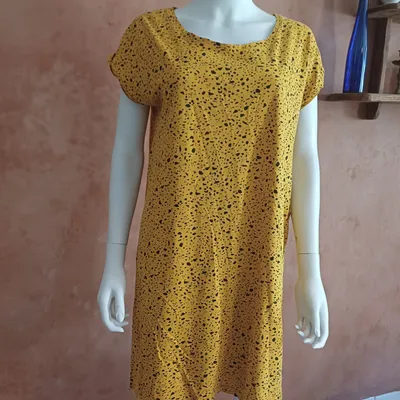 Jolie robe couleur moutarde à point de noir 42/44